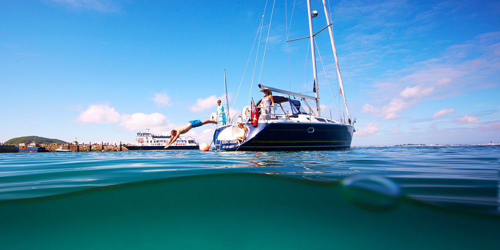 Guernsey hotel reservations.